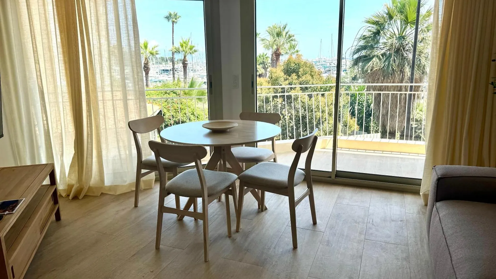 Appartement Face Au Port Antibes Apartment
